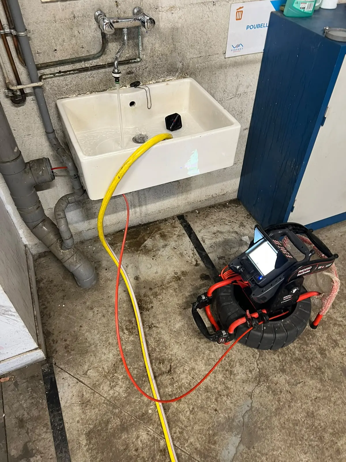 Caméra d'inspection vidéo dans une évacuation